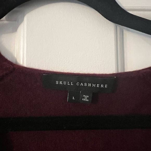 Skull Cashmere sweater with open sleeves. - Picture 2 of 4